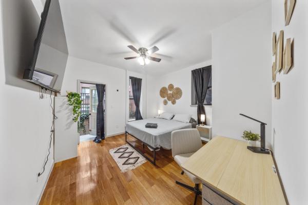 Private Room at a Shared Apartment by Times Square Manhattan, Buchen Sie  New York 