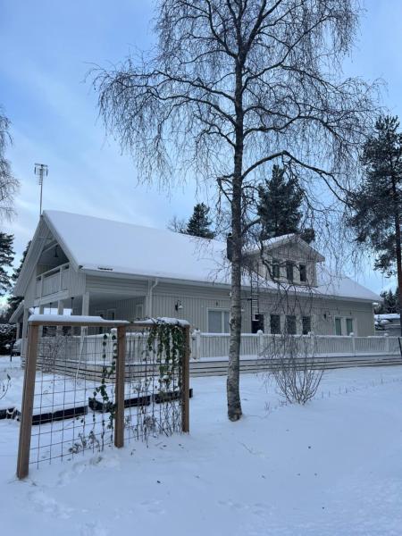 Villa Samperi - Atmospheric and spacious house, Buchen Sie  Hotels in Lappland mit Parkplatz, Parkplätze