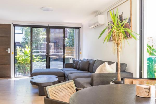 East Village Collective Poolside Urban Ease 15 min to Airport, Prenota  Brisbane Brisbane Region