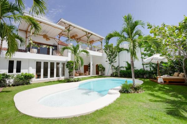 Luxurious & Bespoke Upscale 3BR Villa in Canggu, Prenota  Canggu Badung