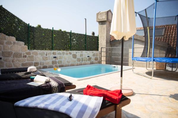 Villa Lapis II, Buchen Sie  Hotels in Gespanschaft Split-Dalmatien mit Pool, Schwimmbad