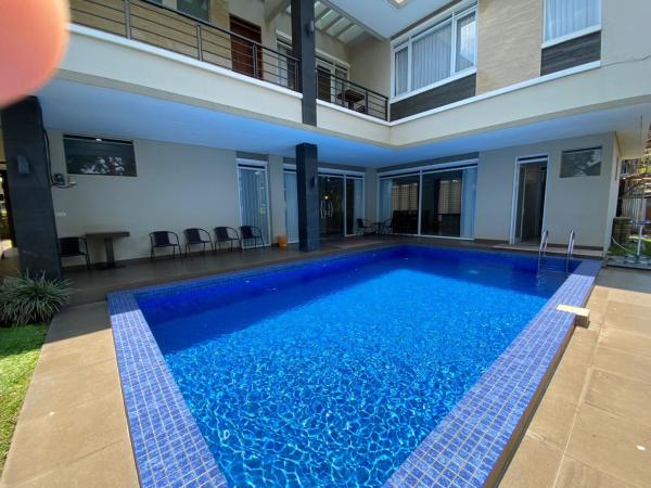 Villa palem 9 kamar 16-40 orang, Buchen Sie  Tegalharendong West-Java