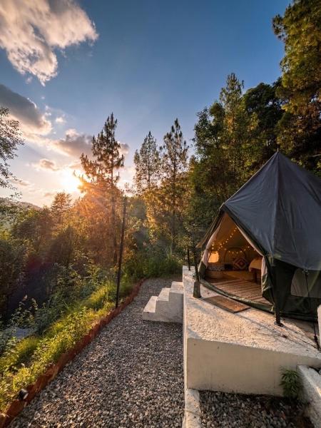 The Hulya glamping under sky, Réserver Camping Hôtels à Mukteswar avec piscine, Piscine