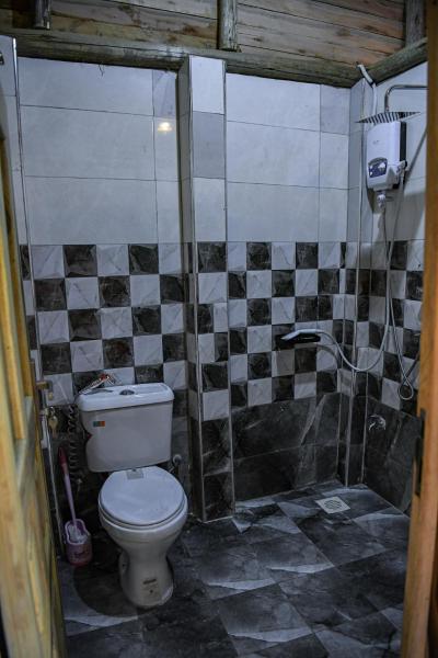 Rustic cabin, Reserva ahora  Hoteles en Southern Uganda con aparcamiento, Aparcamiento