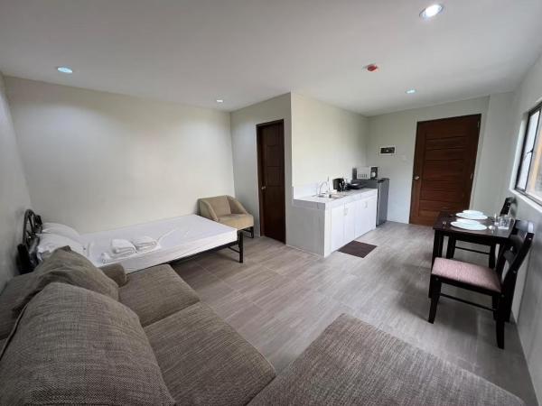 IX Residences Caloocan, Prenota  Hotel a Luzon con parcheggio, Parcheggio