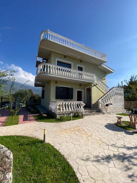 Vila Blue River, Buchen Sie  Hotels in Qark Vlora mit Parkplatz, Parkplätze