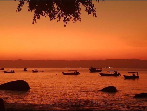 Casa Quintal Economic - Pé na Areia - Araçatiba Ilha Grande, Prenota  Praia de Araçatiba Ilha Grande