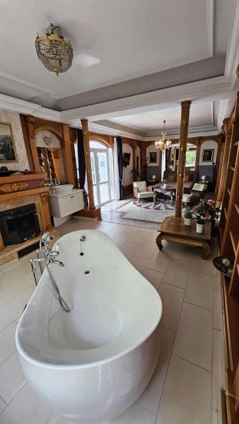 St Peter Villa Budapest, Book  Pest Hotels with a Parking, Parking