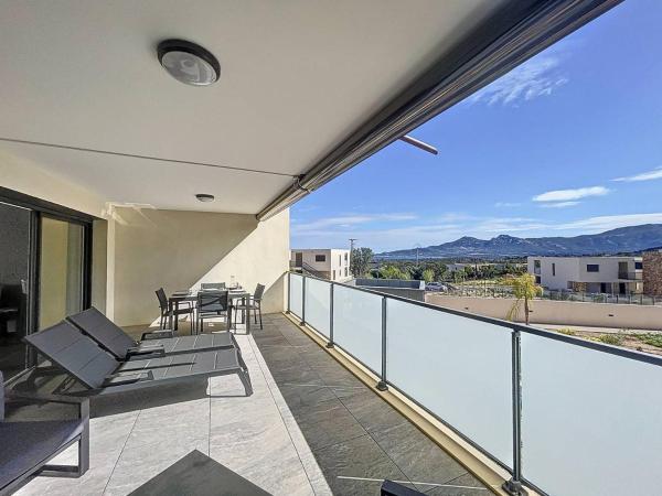 Appartement T3 - Résidence avec piscine, Réserver  Hôtels à Corse avec parking, Parking