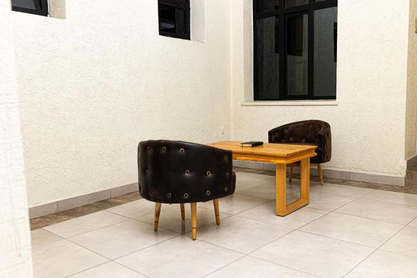 RP Gorilla Guest & Coffee, Book  Taba Butar