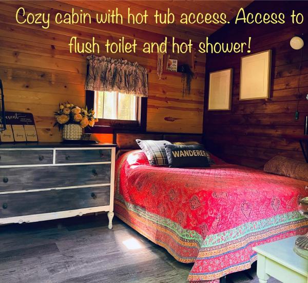 Angies Country Cabins -Off Grid Cabins with shared hot tub access Primitive outhouses Please note This is camping Open year round, Buchen Sie  Cassadaga New York State