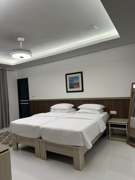 Fovahi Shark View Inn, Prenota  Hotel a Atollo Gnaviyani con parcheggio, Parcheggio
