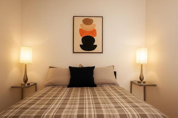 Downtown Private Room & Workspace Metros Sherbrooke & Berri! Fast Wifi, Réserver  Montréal Québec