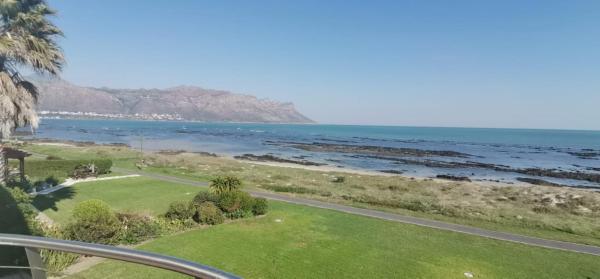 VIP Beach Villa and Golf Estate, Prenota  Strand Western Cape