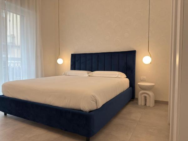 Brick Suites - New Design Apartments with Lift in Bari City Center, Buchen Sie Ferienwohnung Bari Metropolitanstadt Bari