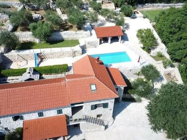Villa in Imotski with swimming pool, Buchen Sie  Pojatine Gespanschaft Split-Dalmatien