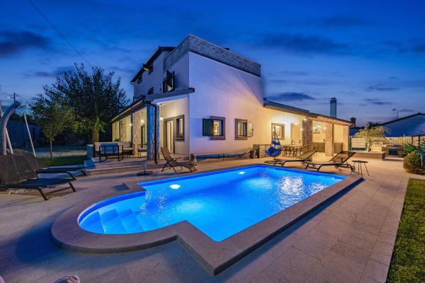 Villa Renata for 11 people with private heated pool & pet friendly, Buchen Sie  Rebići Istrien