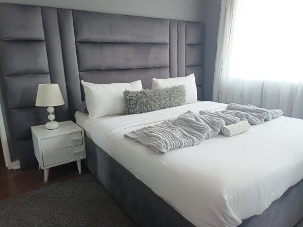 KHAHILIGI Guest House, Buchen Sie  Roodepoort Gauteng