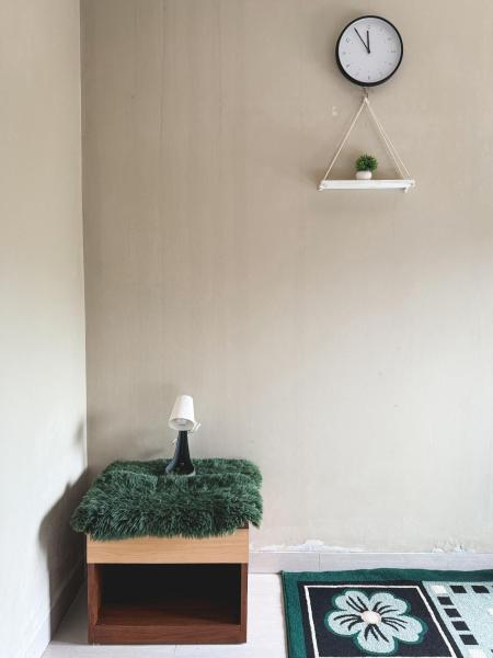 Room 1 at Villa Restu 5, King Room, Private Bath, Buchen Sie  Paragajen West-Java