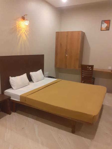 Hotel Sudarsh Deluxe, Réserver  Satara 