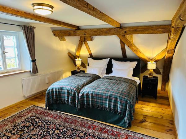 KURFÜRSTLICHES JÄGERHAUS - by "Schloss Gessenberg" - luxurious vacation home with mountain views, suitable for families and friends, Reserva ahora  Hoteles en Baviera con aparcamiento, Aparcamiento