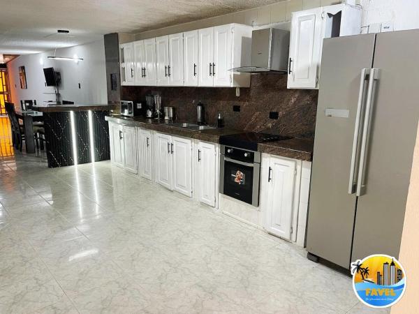 Hermosa Villa en Lechería de 4h con acceso a la playa, Prenota  Barrio El Paraíso Venezuela