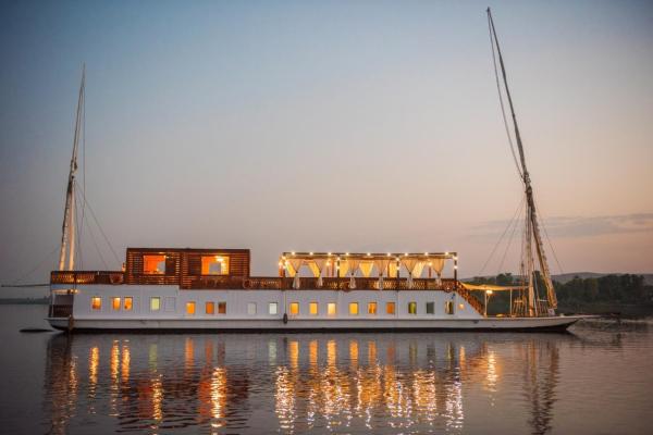 Dahabiya Nile Cruise, Reserva ahora  Hoteles en Quena con aparcamiento, Aparcamiento