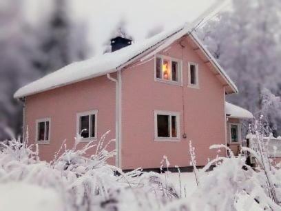 Villa Rollo - Spacious Home with Sauna near City Center, Buchen Sie  Hotels in Lappland mit Parkplatz, Parkplätze