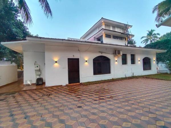 Villa Portuguesa 5 bhk calangute, Buchen Sie  Calangute 