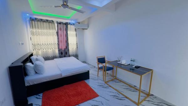 Rrylord Plaza, Reserva ahora  Hoteles en Gran Acra con aparcamiento, Aparcamiento