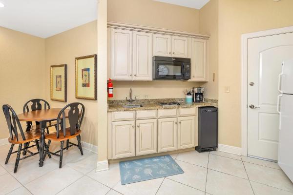Salt Air Villas 210B, Buchen Sie  Hotels in Georgia mit Parkplatz, Parkplätze