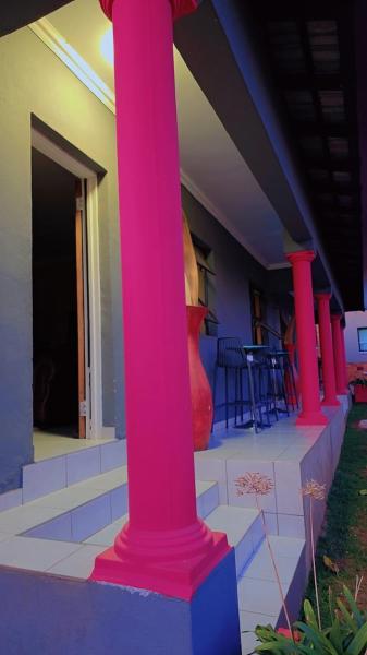 DreamWest Living Guesthouse, Buchen Sie Hotel Krugersdorp 
