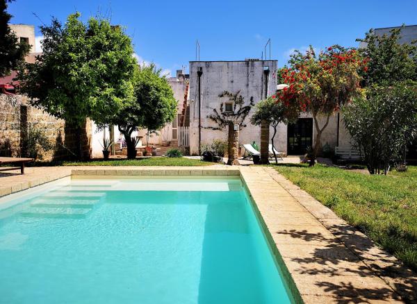 Villa Charita - Old Masseria in the historical town with private pool, Buchen Sie  Hotels in Castrignano del Capo mit Pool, Schwimmbad