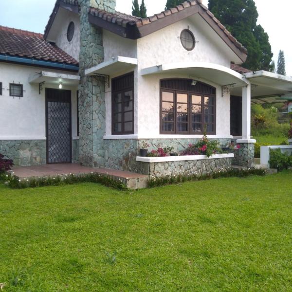 Villa Montana 2, Buchen Sie  Hotels in West-Java mit Parkplatz, Parkplätze