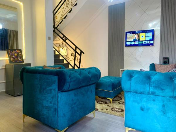 Reagal Apartments, WMachine, WiFi, 13 mins DRV from Ikeja, OPIC ESTATE, Prenota Appartamento Agege Lagos