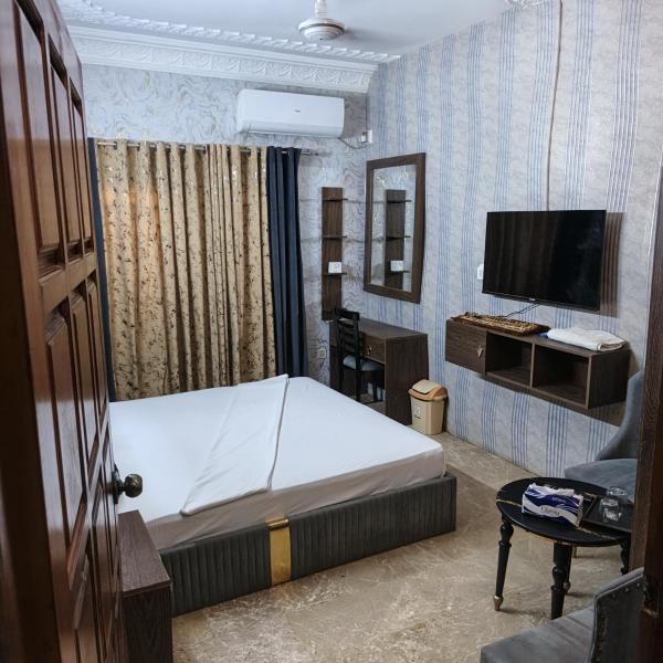 The Red Tree III Premium Guest House, Buchen Sie  Karachi Pakistan