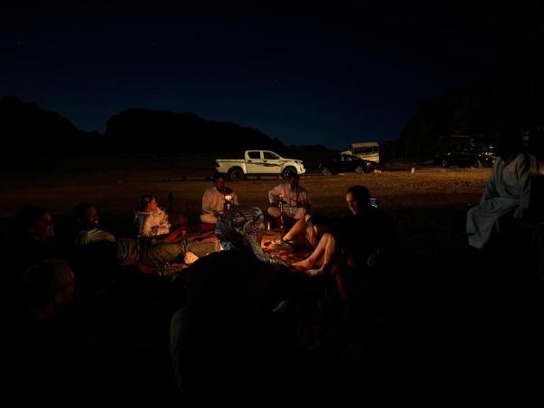 Fire bedouin camp, Buchen Sie  Wadi Rum Akaba