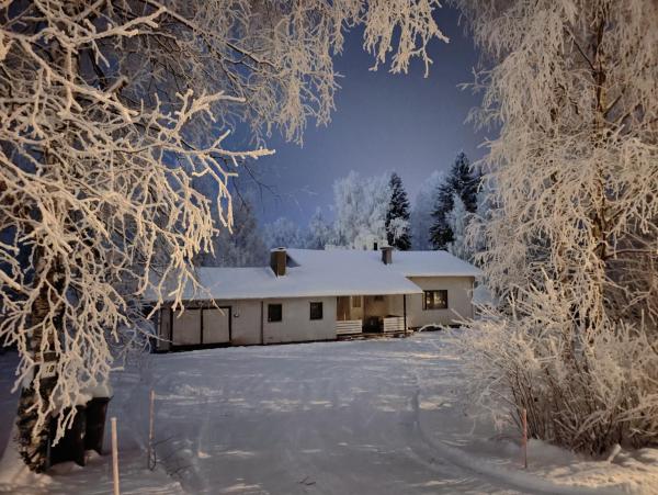 Arctic Aurora Villa with a Lappish Grill Hut - Northern Lights and Private Sledding Hill in the Backyard, in the Hometown of Santa Claus, Rovaniemi, Buchen Sie  Rovaniemi Lappland