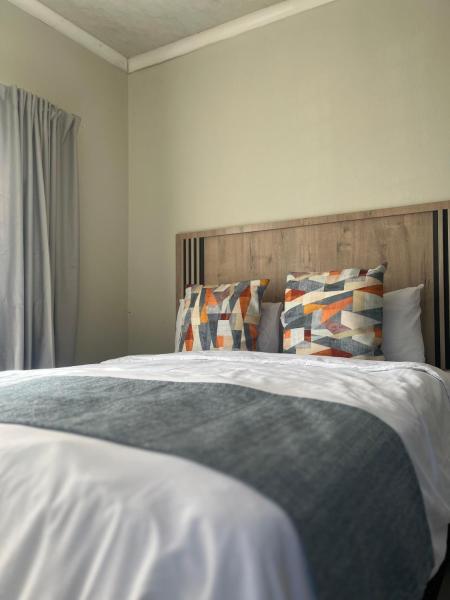Sunray Guesthouse, Prenota Hotel Newcastle KwaZulu-Natal