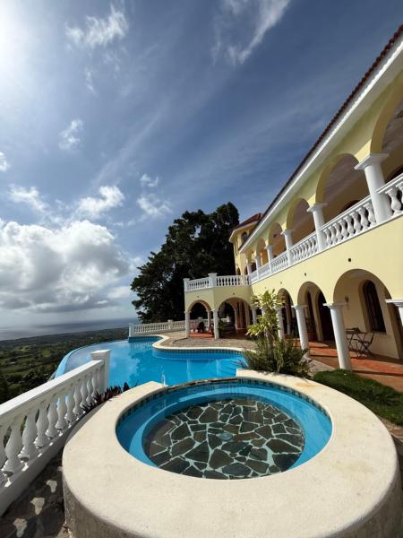 El Castillo Tropical Desconéctate de la civilización, Buchen Sie  Nagua Dominikanische Republik