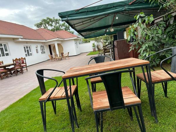 ArushaWest Hotel, Buchen Sie  Hotels in Arusha mit Parkplatz, Parkplätze