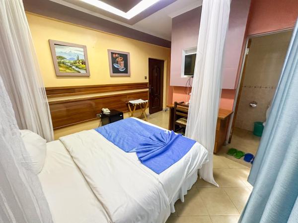 Royal Mini Inn, Buchen Sie  Hotels mit Pool in Gatunga, Schwimmbad