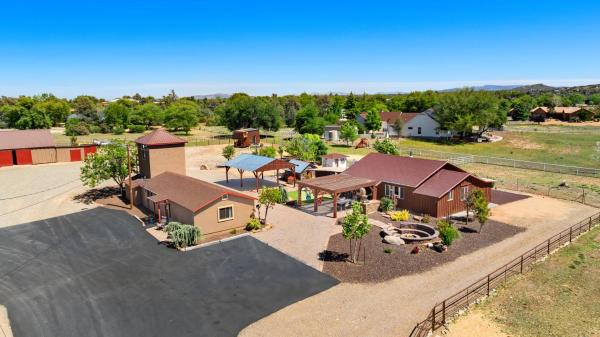 Zebra Ranch 12-guest Compound - Mtn Vusparqt Bal, Buchen Sie  Granite Dells Arizona