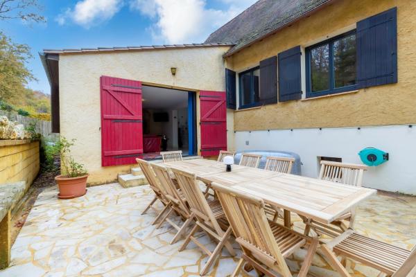 La Gardère - Villa Sarlat, Reserva ahora  Hoteles en Aquitania con aparcamiento, Aparcamiento