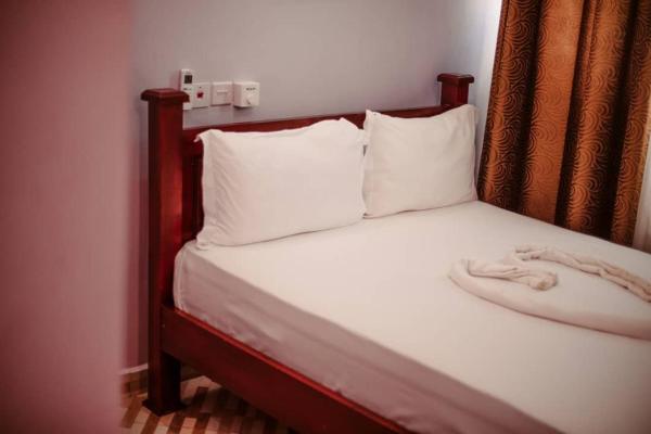 Spine lobster, Buchen Sie  Hotels in Daressalam mit Parkplatz, Parkplätze
