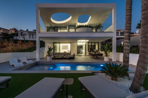 Villa Moderna Estepona, Prenota  Hotel a Costa del Sol con piscina, Piscina