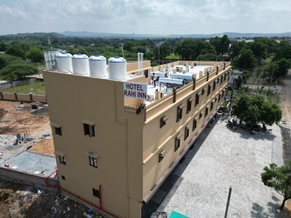 Hotel Rahi Inn, Prenota  Hotel con piscina a Bhuj, Piscina