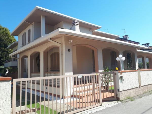 Villa Anna - con piscina e stazione privata di ricarica auto elettrica, Buchen Sie  Hotels in Versilia mit Pool, Schwimmbad