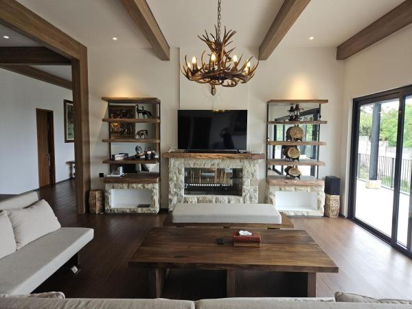 Villa Pine Hill Coolibah, Buchen Sie  Gegarbensang West-Java