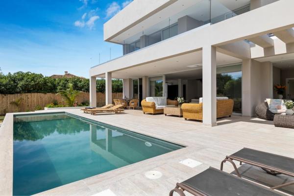 Villa Adelfa - Beachside Modern Villa in Marbella, Prenota  Marbella Costa del Sol